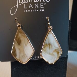 NEW Elegant Gold and Cream Dangle Earrings